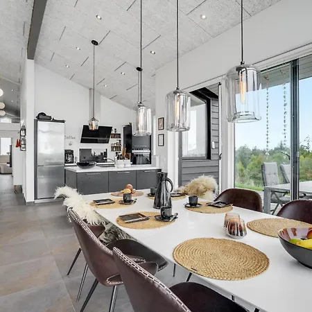 Four-bedroom In Glesborg